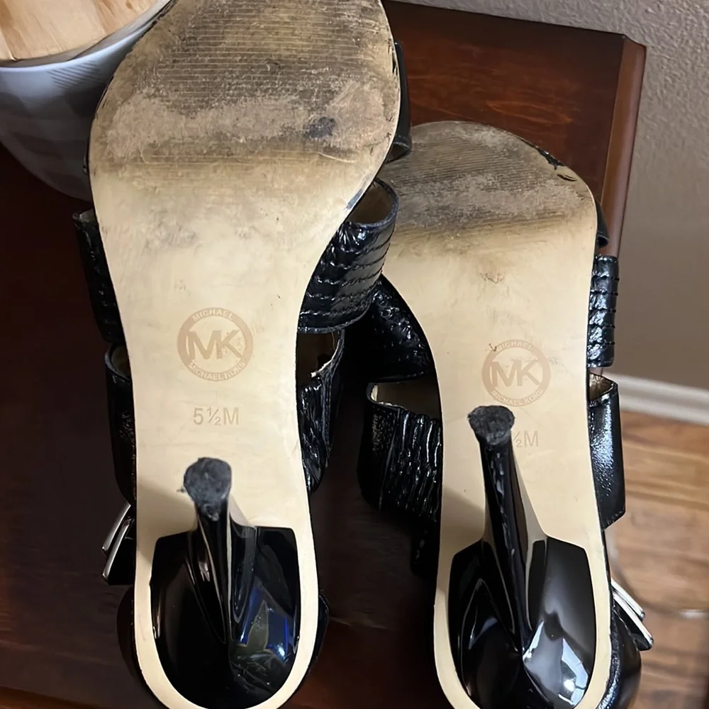 Michael Kors patent leather open toe zip back black heels sz 5 1/2 EUC